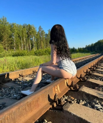 🔥 Живу я в Москве, одном из самых ярких городов мира, где незабываемые встречи становятся возможностью. 💫
У меня есть все, чтобы сделать ваше время в Москве незабываемым. Я готова предложить вам море удовольствия и эмоций. 👄 Мое обаяние и опыт в сфере интимных удовольствий помогут вам расслабиться и насладиться каждым мгновением нашей встречи. 💏
У меня разнообразные услуги, способные порадовать самых изысканных гурманов. 🌹 Я мастерска владею техниками массажа, а тонкий эротический массаж сведет вас с ума. 💆♂️ У меня также есть большой выбор сексуальных игрушек, чтобы добавить остроты в наше время вместе. 🎁 У вас есть какие-либо сокровенные фантазии? Смело расскажите мне о них, и я сделаю все, чтобы воплотить их в жизнь. 💭
Мои клиенты всегда остаются довольны и рады возвращаться ко мне снова и снова. 😊 У меня множество положительных отзывов, которые говорят о моей индивидуальности и даре погружать вас в мир страсти и наслаждения. 🌟 Доверьтесь мне, и я подарю вам незабываемый опыт, который захочется пережить снова. 💖
Не теряйте время, дорогие москвичи и гости Москвы! Свяжитесь со мной, и мы создадим неповторимые впечатления, которые будут радовать вас еще долго! 💋 Не забывайте, я всегда жду вас в Москве! 🏙️ Валерия